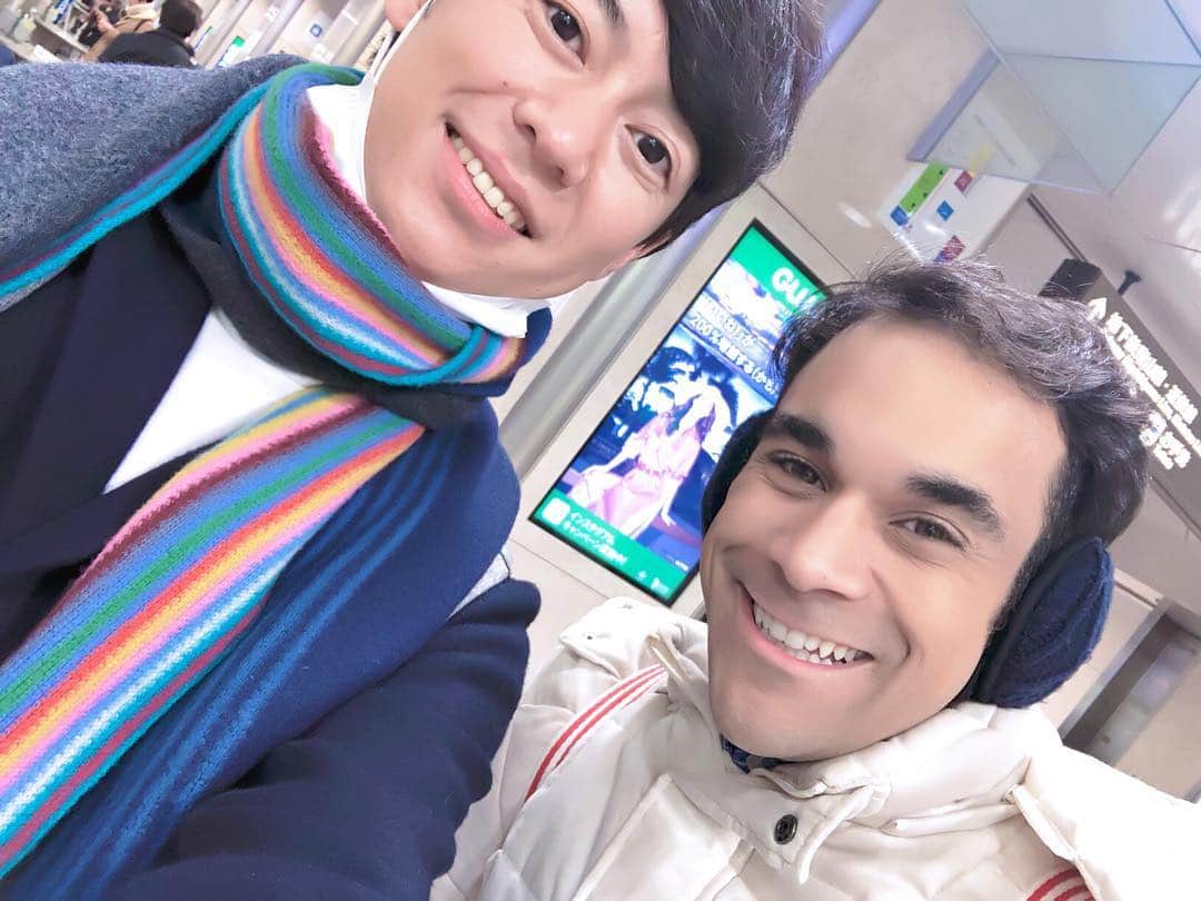 松阪ゆうきのインスタグラム：「昨日は 空き時間に ボヘミアンラプソディーを観ました🎤  いやあ、 観るの遅すぎたww 良かったわあ。  終わってしばらく立てず。 もう一回観ようかなww なんて考えていたら、  名古屋駅でエドアルド氏に遭遇。  名古屋でキャンペーンが終わり 大阪に行くらしく お見送りしましたww  朝？昼？から しっかり食べて、 豊田に向かいます＾＾ 豊田の皆様 よろしくお願いします🤲  #松阪ゆうき  #エドアルド 氏 #ボヘミアンラプソディー  #鈴波  #銀だら定食」