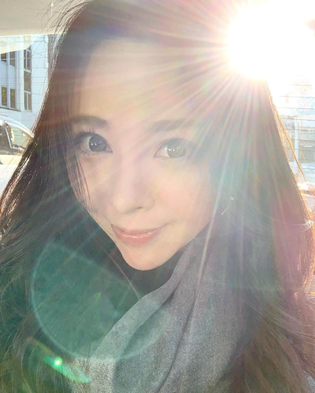 山崎みどりさんのインスタグラム写真 - (山崎みどりInstagram)「頭上のご来光感が凄い。。 #sunshine #太陽光線 #加工じゃないよ #アプリじゃないよ #後光」1月22日 15時31分 - midori_yamasaki_