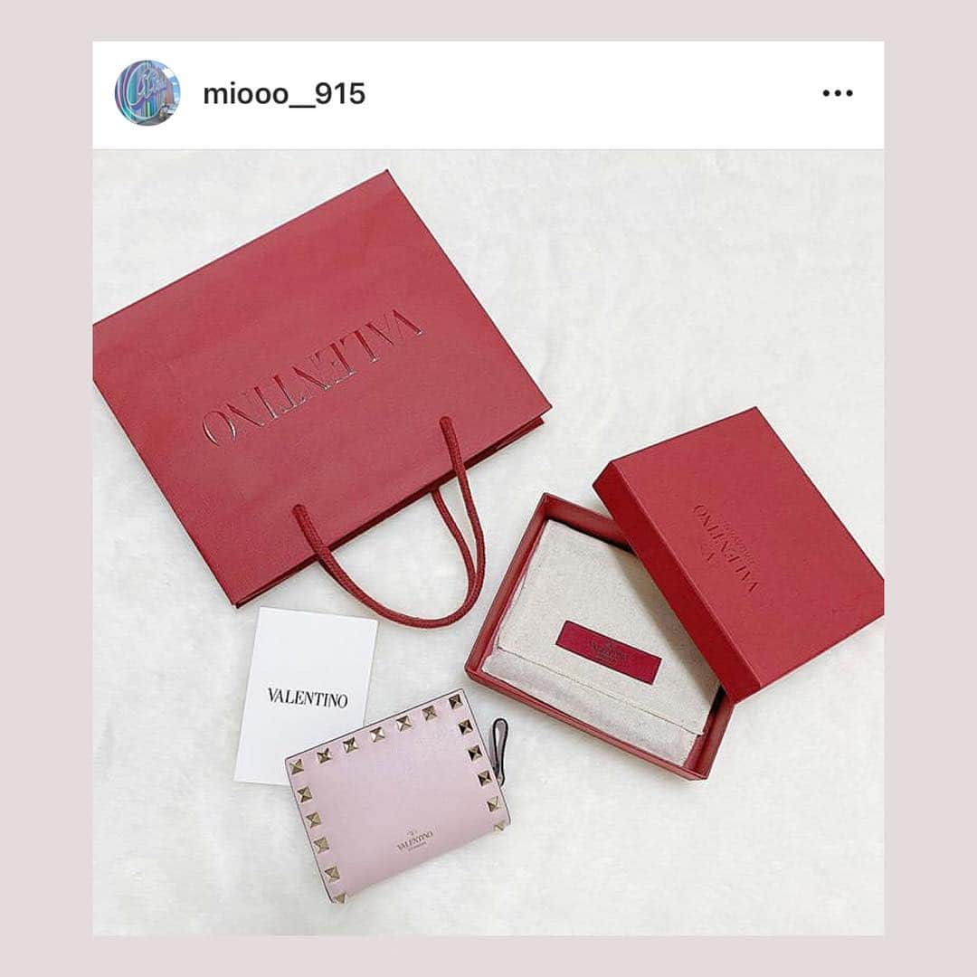 PRESSさんのインスタグラム写真 - (PRESSInstagram)「オシャレすぎるミニウォレットは、#VALENTINO でゲットできる❣️﻿ ﻿﻿ ガーリーなカラーに、スタッズが装飾され﻿﻿ 上品で大人っぽいデザインのお財布👛﻿﻿ ﻿﻿ ﻿﻿ ラウンドファスナータイプで、﻿﻿ 中はカード入れと小銭入れになっています🙆🏼‍♀️﻿﻿ ﻿﻿ たくさんカードを持ち歩く方には小さめですがデイリーユースには十分な大きさ❣️﻿﻿ ﻿﻿ ﻿﻿ ミニウォレットは、小さいバッグでも持ち歩きやすいので今とっても人気のアイテムなので﻿﻿ ヴァレンティノのミニウォレットも併せてチェックして✨﻿﻿ ﻿﻿ ﻿﻿ - - - - - - - - - - - - - - - - - - - - - - - - -﻿﻿﻿﻿﻿﻿﻿﻿﻿﻿﻿﻿﻿﻿﻿﻿﻿﻿﻿﻿﻿﻿﻿﻿﻿﻿﻿﻿﻿﻿﻿﻿﻿ ﻿﻿﻿﻿﻿﻿﻿﻿﻿﻿﻿﻿﻿﻿﻿﻿﻿﻿﻿﻿﻿﻿﻿﻿﻿﻿﻿﻿﻿﻿﻿﻿﻿ 📷 写真募集中 📷﻿﻿﻿﻿﻿﻿﻿﻿﻿﻿﻿﻿ ﻿﻿﻿﻿﻿﻿﻿﻿﻿﻿﻿﻿ ハッシュタグ(#pressblog)や﻿﻿﻿﻿﻿﻿﻿﻿﻿﻿﻿﻿ タグ付け(@pressblog)してくれた投稿から﻿﻿﻿﻿﻿﻿﻿﻿﻿﻿﻿﻿ ピックアップして写真をリポストしています🖤﻿﻿﻿﻿﻿﻿﻿﻿﻿﻿﻿﻿ あなたもPRESSに載れるかも！﻿﻿﻿﻿﻿﻿﻿﻿﻿﻿﻿﻿ ﻿﻿﻿﻿﻿﻿﻿ ﻿ - - - - - - - - - - - - - - - - - - - - - - - -﻿ ﻿ ﻿ #ミニウォレット#ヴァレンティノ#ロックスタッズ #ウォレット #おさいふ #お財布 #財布 #ヴァレンティノロックスタッズ #ガーリー #スタッズ #スタッズ財布 #財布ブランド #ブランド財布 #サイフ #ピンク財布 #pressblog」1月22日 16時39分 - press.inc