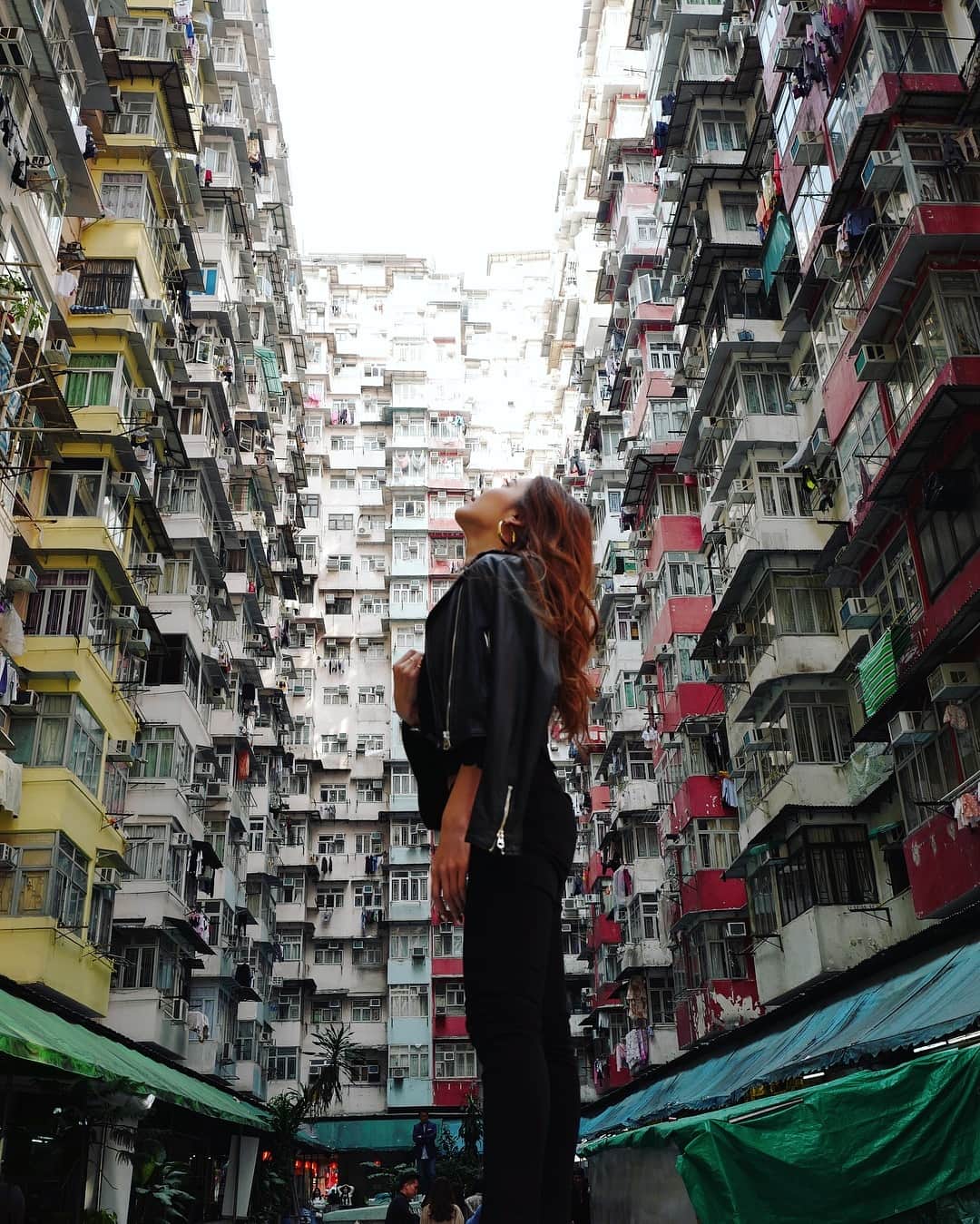 酒井麻里（Juri）さんのインスタグラム写真 - (酒井麻里（Juri）Instagram)「📍 Yick Cheong Building. フォトスポットですな(*´ω｀*)✨ Photo by #みか山紀信 * * * #cjjuri #jurixoxoxo #inhongkong #香港 #yickcheongbuilding #photo #goodtime」1月22日 16時51分 - jurixoxoxo