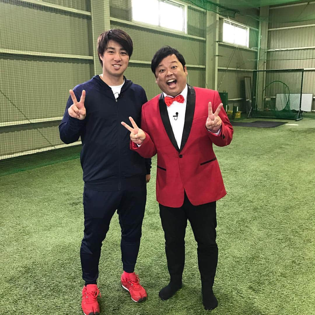 野村祐輔さんのインスタグラム写真 - (野村祐輔Instagram)「今年もよろしくお願いします😊 今日自主トレ公開の日でした！ 佐竹さん来てくれました^_^」1月22日 17時45分 - nomura19yusuke