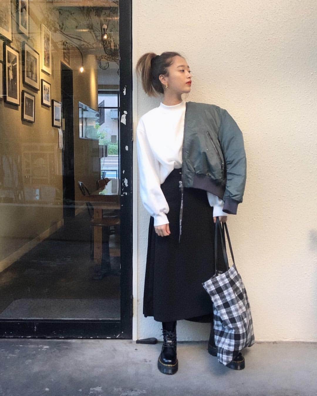 近藤千尋のインスタグラム：「いつかの私服💗🙆‍♀️ イメージモデルをさせて頂いている @grl_official  さんのトップスが ボリュームがあってヘビロテです🕺💜 #ブランドタグつけてます ♡」