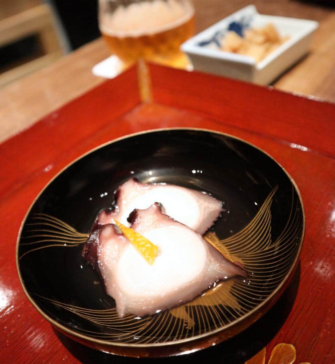 濱野りれさんのインスタグラム写真 - (濱野りれInstagram)「Hatsune Zushi #Reservation ➡︎ Member only #Taste ➡︎ A I could come here after redecoration. I couldn't believe that the day has come to eat Hatsune's sushi. I taste it one by one. The time I spend with Hatsune's familly is precious!! Thank you for opportunity!! . しばらくお休みしていた初音さん！ おかみさんにもお会いできて嬉しかった😭💗素敵な時間をありがとうございました！❤️ . . #rirelog#hatsune#hatsunezushi#kamata#sushi#nigiri#tokyoeats#toptokyorestaurants#tokyogourmet#lovetoeat#eatlover#tabelog#初音鮨#鮨#蒲田グルメ#蒲田#予約困難#食べログ高評価#食べログ4#お寿司#グルメ記録#東京グルメ#会員制レストラン」1月22日 19時58分 - riregram
