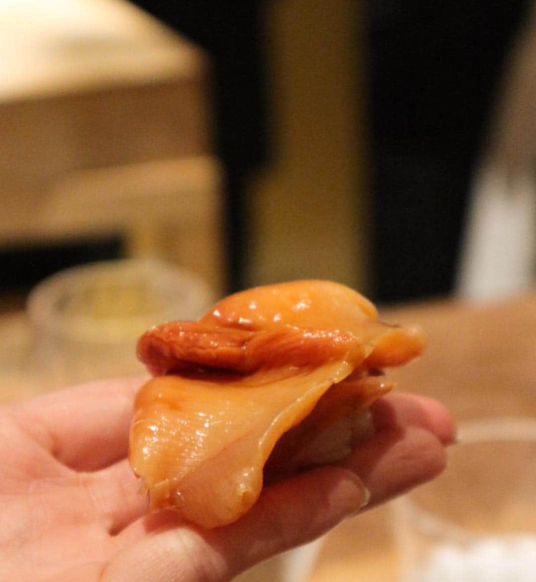 濱野りれさんのインスタグラム写真 - (濱野りれInstagram)「Hatsune Zushi #Reservation ➡︎ Member only #Taste ➡︎ A I could come here after redecoration. I couldn't believe that the day has come to eat Hatsune's sushi. I taste it one by one. The time I spend with Hatsune's familly is precious!! Thank you for opportunity!! . しばらくお休みしていた初音さん！ おかみさんにもお会いできて嬉しかった😭💗素敵な時間をありがとうございました！❤️ . . #rirelog#hatsune#hatsunezushi#kamata#sushi#nigiri#tokyoeats#toptokyorestaurants#tokyogourmet#lovetoeat#eatlover#tabelog#初音鮨#鮨#蒲田グルメ#蒲田#予約困難#食べログ高評価#食べログ4#お寿司#グルメ記録#東京グルメ#会員制レストラン」1月22日 19時58分 - riregram
