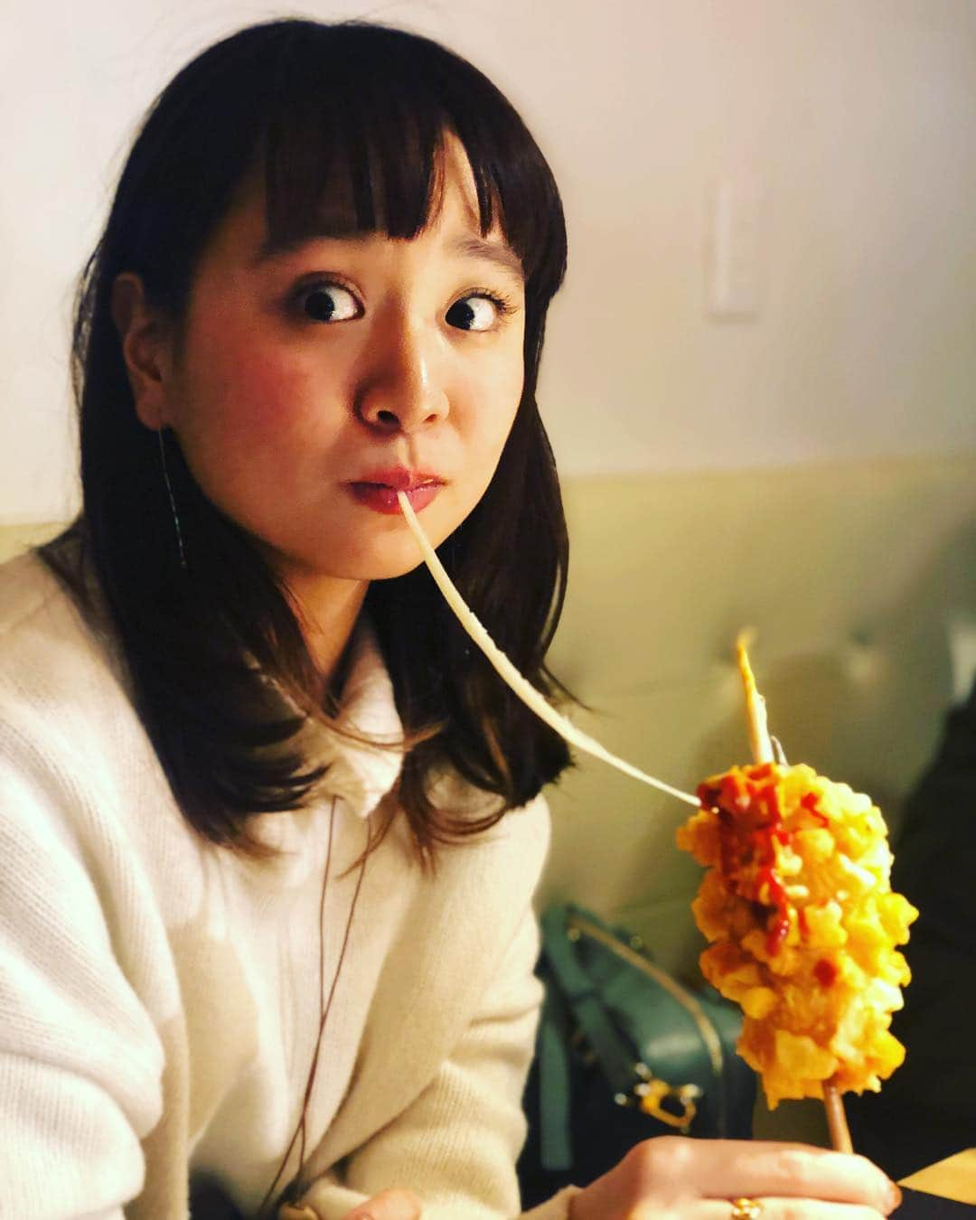 小春さんのインスタグラム写真 - (小春Instagram)「ハットグびょーーーん びょーーーん」1月22日 19時54分 - suttokodokkoiii