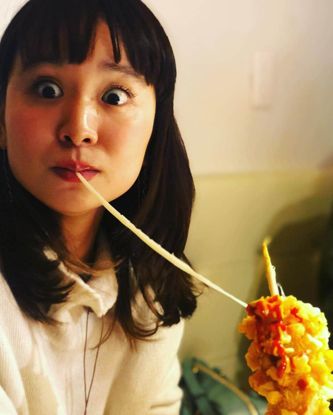 小春さんのインスタグラム写真 - (小春Instagram)「ハットグびょーーーん びょーーーん」1月22日 19時54分 - suttokodokkoiii