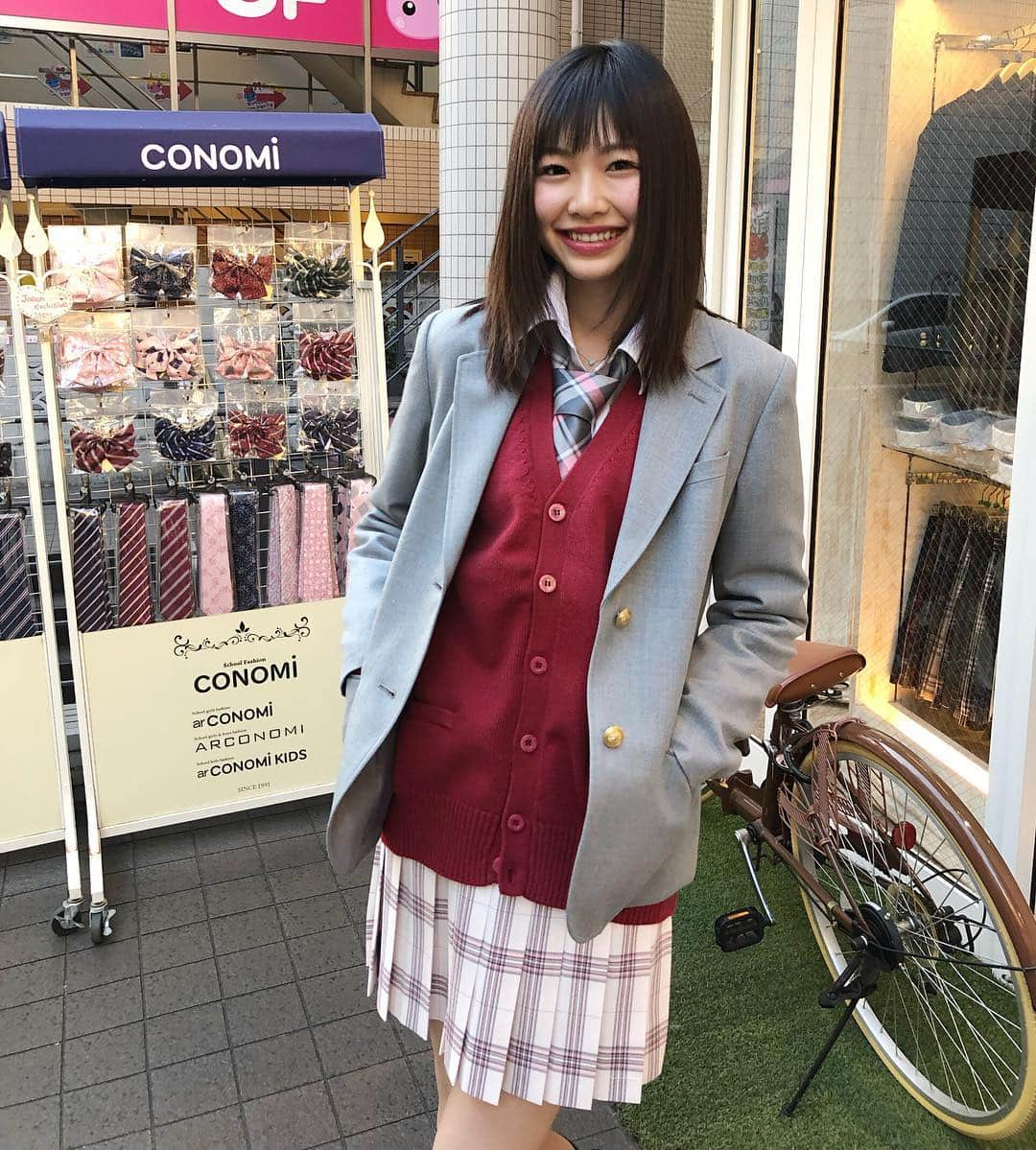 制服専門店CONOMiさんのインスタグラム写真 - (制服専門店CONOMiInstagram)「新作の﻿ 甘いスカート♥️﻿﻿﻿♪﻿﻿ ﻿﻿﻿ ﻿個性的なコーデで﻿ とっても可愛いです🙆‍♀️💓﻿ ﻿﻿﻿﻿ モデル(@yabusaya0928 )﻿﻿﻿ 身長→170cm﻿﻿﻿﻿﻿ ⭐️着用サイズ﻿﻿﻿﻿﻿ ブレザー→L﻿﻿﻿﻿﻿ 長袖シャツ→L﻿﻿﻿﻿﻿ カーディガン→L﻿ ﻿﻿﻿﻿ ﻿﻿﻿﻿ ﻿﻿﻿﻿ ブレザー→¥22000﻿﻿﻿﻿﻿ 長袖シャツ→¥3800﻿﻿﻿﻿﻿ ネクタイ→¥1900﻿ スカート¥9800﻿﻿﻿﻿﻿ ハイソックス→¥1000﻿﻿﻿﻿﻿ ローファー→¥9800﻿﻿﻿﻿﻿ カーディガン→6200﻿﻿﻿ ⚠️全て税抜きの金額です✨✨﻿﻿﻿﻿﻿ ﻿﻿﻿﻿ ﻿﻿﻿﻿ #制服#お洒落#写真#photo#カメラ#fashion#code#スカート#skirt#可愛い#靴下#高校生#jk#jc#モデル#学校#セーラー服#highschool#school#smile#被写体#ブレザー#shopping#교복#아이돌#japanesegirl#sailorsuit#撮影#ポートレート#tiffany」1月23日 16時21分 - conomi_official