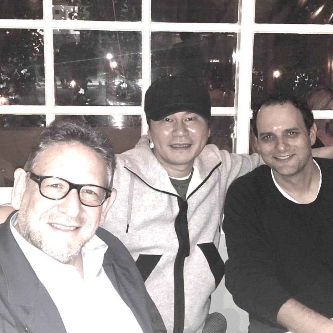 ヤン・ヒョンソクさんのインスタグラム写真 - (ヤン・ヒョンソクInstagram)「Had a great time in LA meeting with Universal Music Group Chairman, Lucian Grainge & Interscope Records Chairman, John Janick  All of you can expect many great things to happen for BLACKPINK in 2019  #YG #BLACKPINK #UMG #INTERSCOPE」1月23日 15時00分 - fromyg