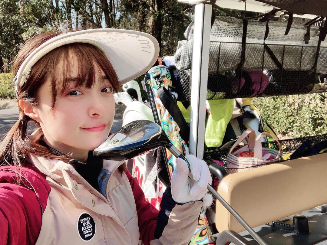 のインスタグラム：「ゴルフ日和⛳️ドライバーとユーティリティの当たりが良くて気持ちいい✨ #ゴルフ #mihiro」