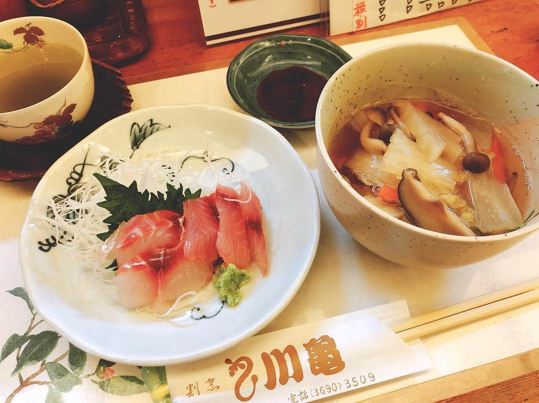 篠谷菜留のインスタグラム：「🍚 . . 今日のお昼は久しぶりの川亀さん☺️ おじちゃん少し痩せちゃってたし、疲れてる感じあったけど会えてよかった✨ . 今日も全部美味しかった🤤💕 . 明日から頑張るぞ〜💪‼️ . #川亀#うなぎ#美味しかった#他のお客さんとも仲良くなれた#次はリーグ#優勝目指してがんばろ」