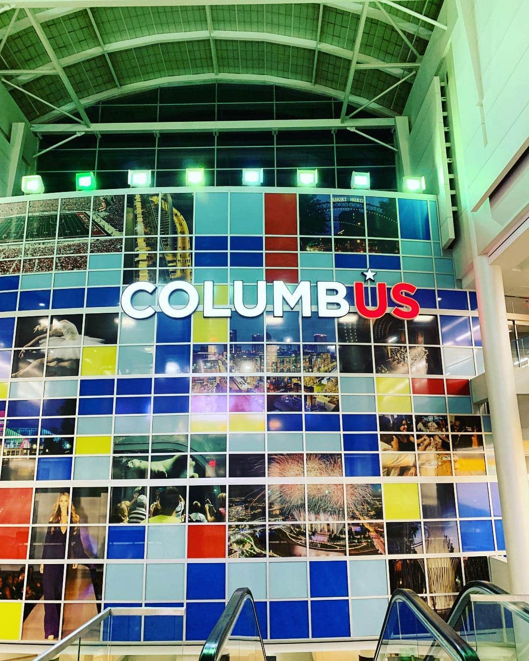 リック・ヤンシーのインスタグラム：「Hello, Columbus, Ohio! Can’t wait to be visiting Gahanna Lincoln High School tomorrow!」