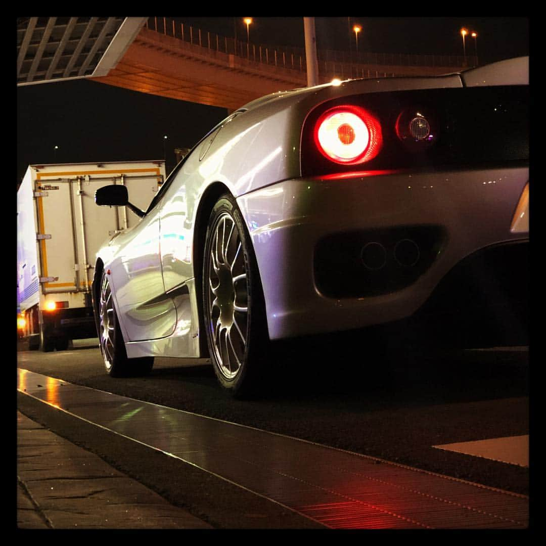 青木龍一のインスタグラム：「FERRARI  challengestradale  #FERRARI  #challengestradale」