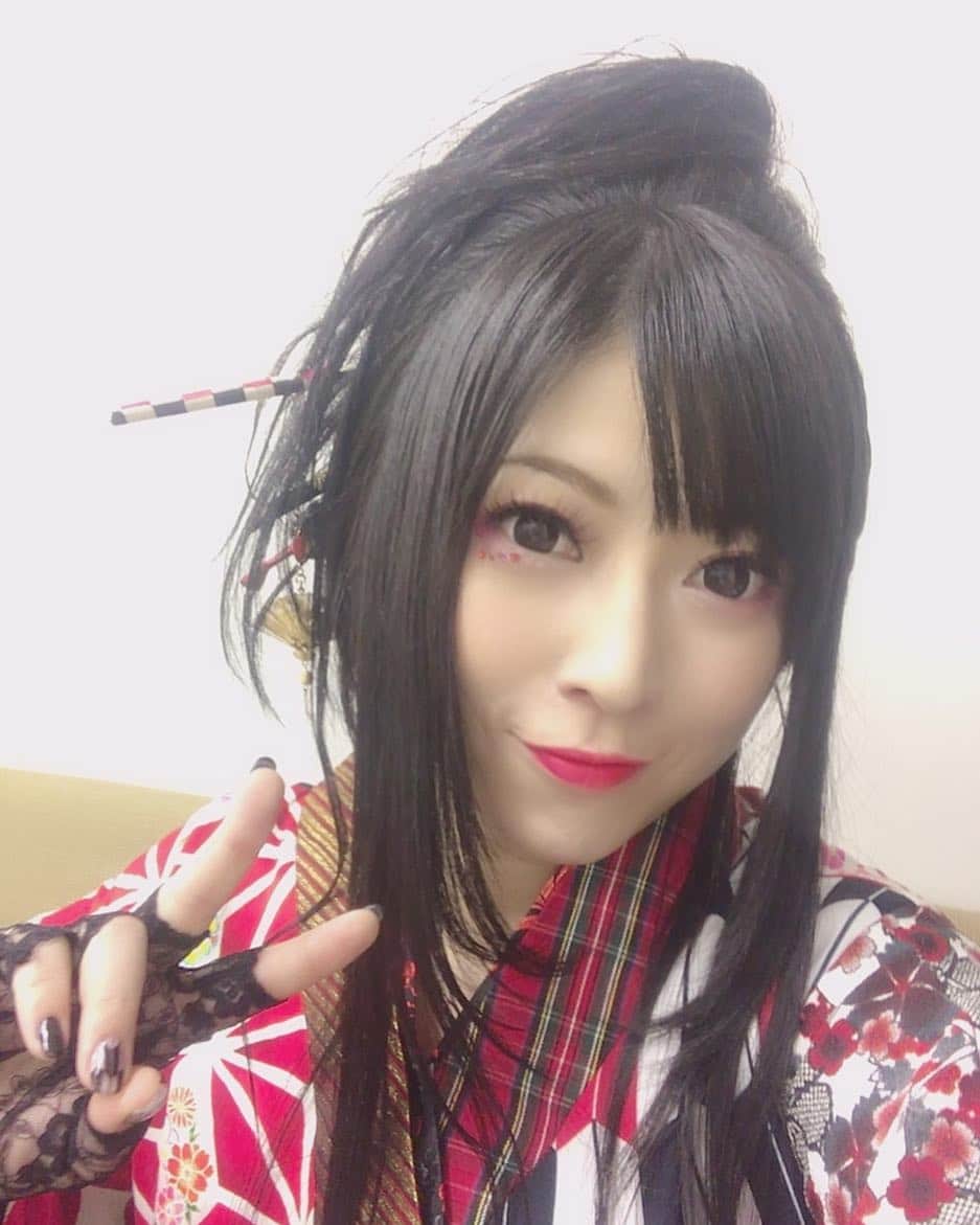 鈴華ゆう子のインスタグラム：「この衣装のチャキチャキ感お気に。」