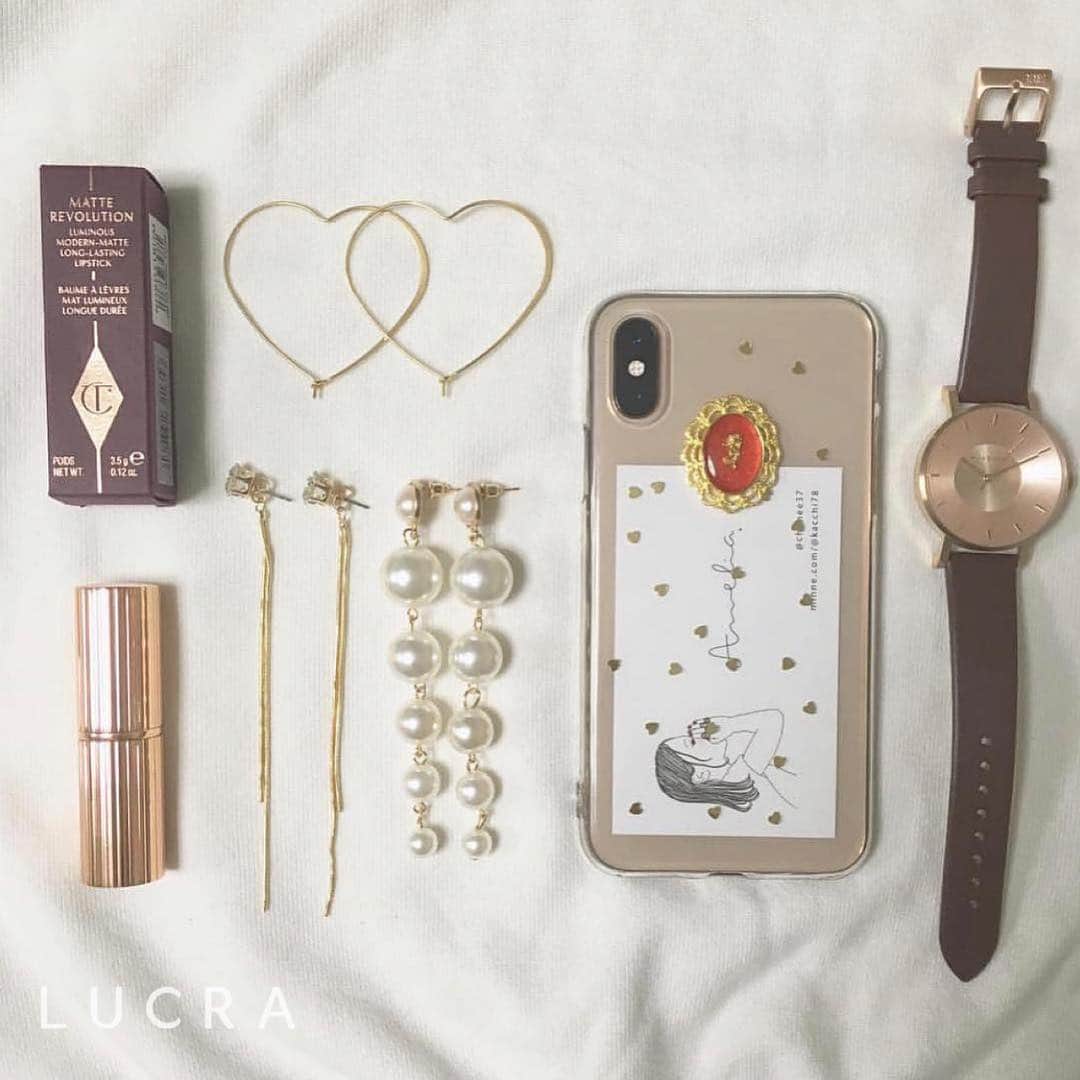 LUCRA（ルクラ）さんのインスタグラム写真 - (LUCRA（ルクラ）Instagram)「時計やiPhoneケース、ピアスにリップ、あなたのお気に入りのものを並べた置き画を投稿して、LUCRAをタグ付け♥ ㅤㅤㅤ ㅤㅤㅤㅤㅤㅤ  Photo by  @chohee37 ㅤㅤㅤㅤㅤㅤㅤㅤㅤㅤㅤ ㅤㅤㅤ  LUCRA公式Instagram上で紹介させて頂くお写真を募集中！写真に#lucrajp をつけるかタグ付けして投稿してくださいね♡ ㅤㅤㅤ ㅤㅤㅤ ㅤㅤㅤ  #お洒落さんと繋がりたい#おきがくらぶ#ゴールドアクセサリー#ハンドメイドiphoneケース #パールピン#手作りアクセサリー #ハンドメイドアクセサリー #ピアス#時計#置き画倶楽部 #置き画 #置き画くら部#いいね返し#消えそうな色コーデ#instagood#instalike#like4like#followme#follow4follow#f4f#l4l#like#followforfollow#셀피#셀스타그램  ㅤ」1月23日 11時47分 - lucra_app
