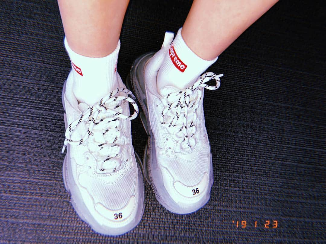 SAYAKAさんのインスタグラム写真 - (SAYAKAInstagram)「新年早々に購入したshoes❤︎ お気に入り❤︎ #balenciaga #clear #new #shoes」1月23日 12時24分 - im_sayaka_official