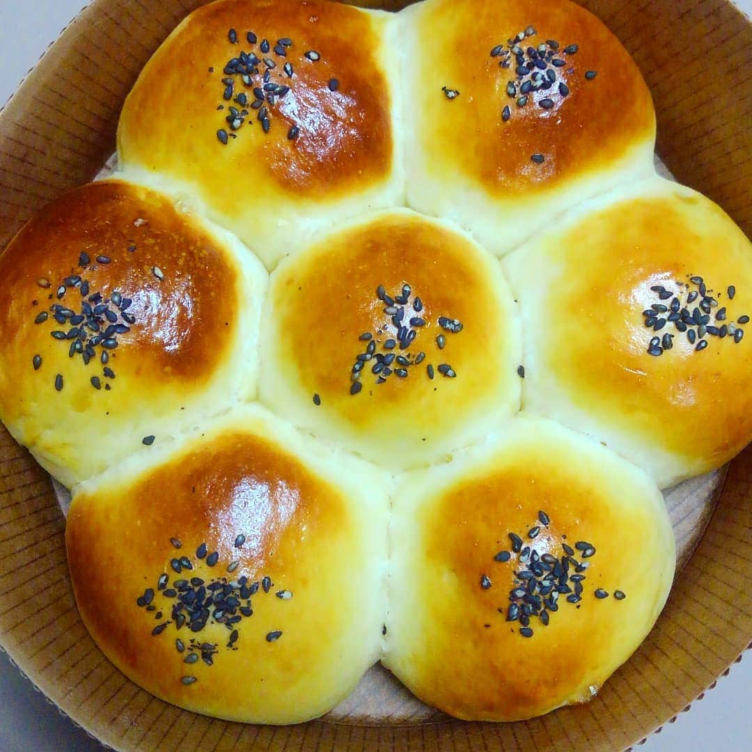 今井寿子さんのインスタグラム写真 - (今井寿子Instagram)「成人の日の連休中　祖母の家に行きました🚐  前に頂いたサツマイモ🍠で ちぎりパンを作って持って行きました😃  #今井寿子 #HisakoImai #カプセルエージェンシー #さつまいも #さつまいもパン #さつまいもちぎりパン #手作りパン」1月23日 12時18分 - kotobuki_imai