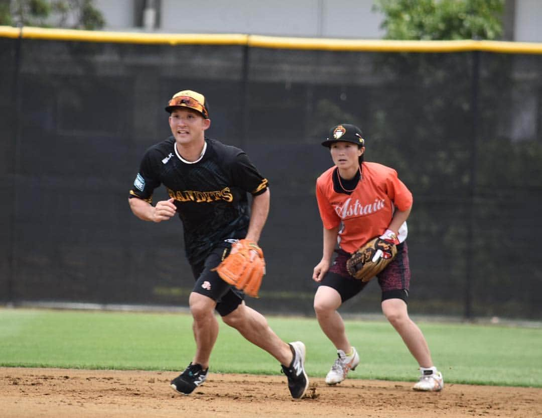 福田太郎さんのインスタグラム写真 - (福田太郎Instagram)「⚾️杉谷拳士🔥野生化計画🇦🇺 オーストラリアへ２度目の武者修行に出た杉谷選手。 契約更改の時に誓った、野生化を果たし 2019年こそセカンドのレギュラーを奪取すべく 厳しいトレーニングを重ねました🏃‍♂️🏋️‍♀️ 野生化とは！？ターザンみたいになる！？🌳 今宵、その全貌がついに明らかになります！  朝は5時過ぎには自然と目が覚め、 起きた瞬間からトレーニングがスタート！ ストイックな毎日にも、子供たちに野球の楽しさを 感じて欲しいと、野球教室を開催しました🏟 灼熱のオーストラリアでの、誰よりも熱い男の奮闘記💪 ぜひご覧ください！！！ _ #杉谷拳士 #野生化計画 #オーストラリア  #htb #イチオシ で、午後６時過ぎ放送の予定です！ とにかく瞬発力を磨きたい！と話した杉谷選手🐨🦘 #カンガルー #ワラビー #コアラ その動きからヒントを得た動物は！？💡 #brisbanebandits #ブリスベン #女子野球 #山崎まり #パートナー #daidotakaishi #アナウンサー #福田太郎」1月23日 12時40分 - htb_tarofukuda