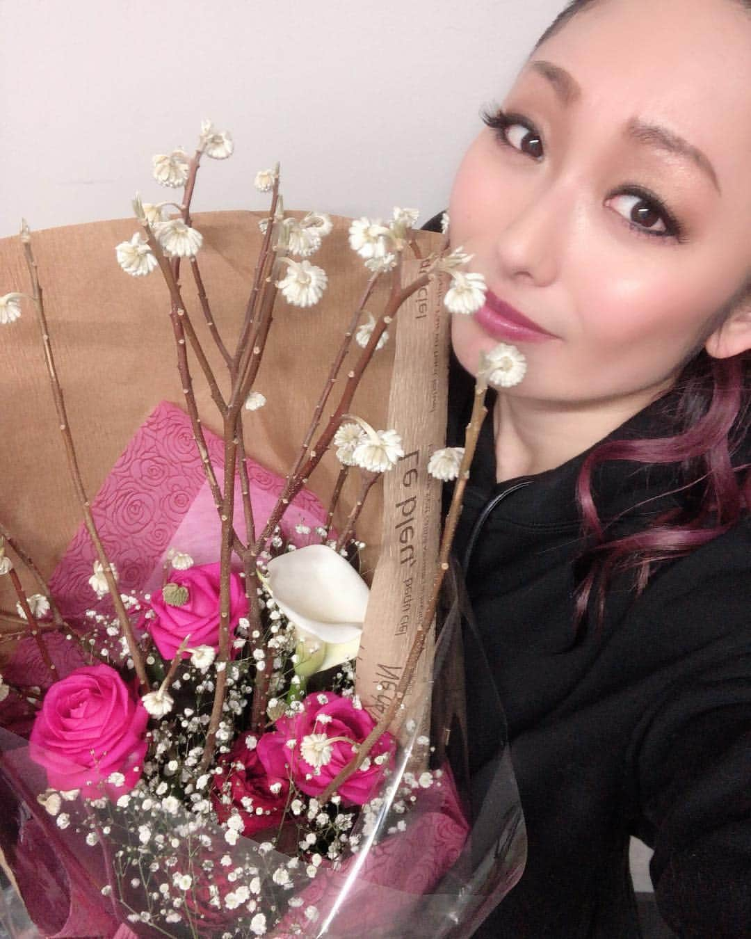 安藤美姫さんのインスタグラム写真 - (安藤美姫Instagram)「🌹🌹🌹love 🌹🌹🌹 🌹thank you so much🌹 ♥️花冠いつもありがとうございます♥️ #花冠 #princeiceworld #PIW #nagano #長野 #大好き」1月23日 12時57分 - miki_m_ando0403