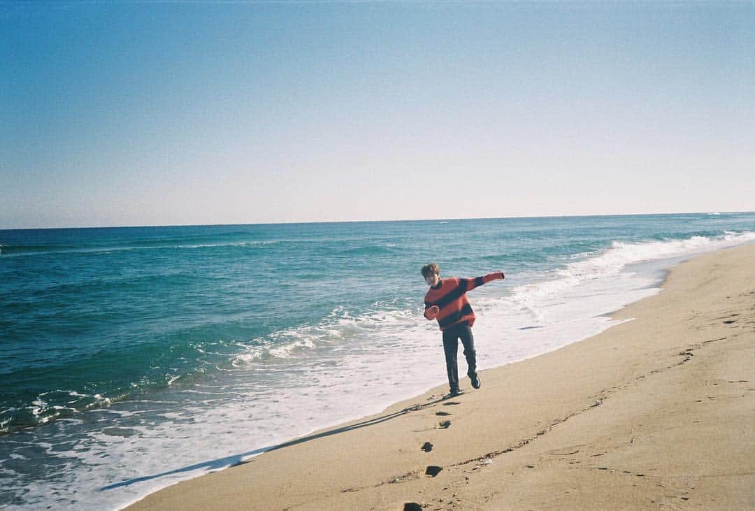 ディエイト（THE8）のインスタグラム：「바다 보로 가자~ 🌊」
