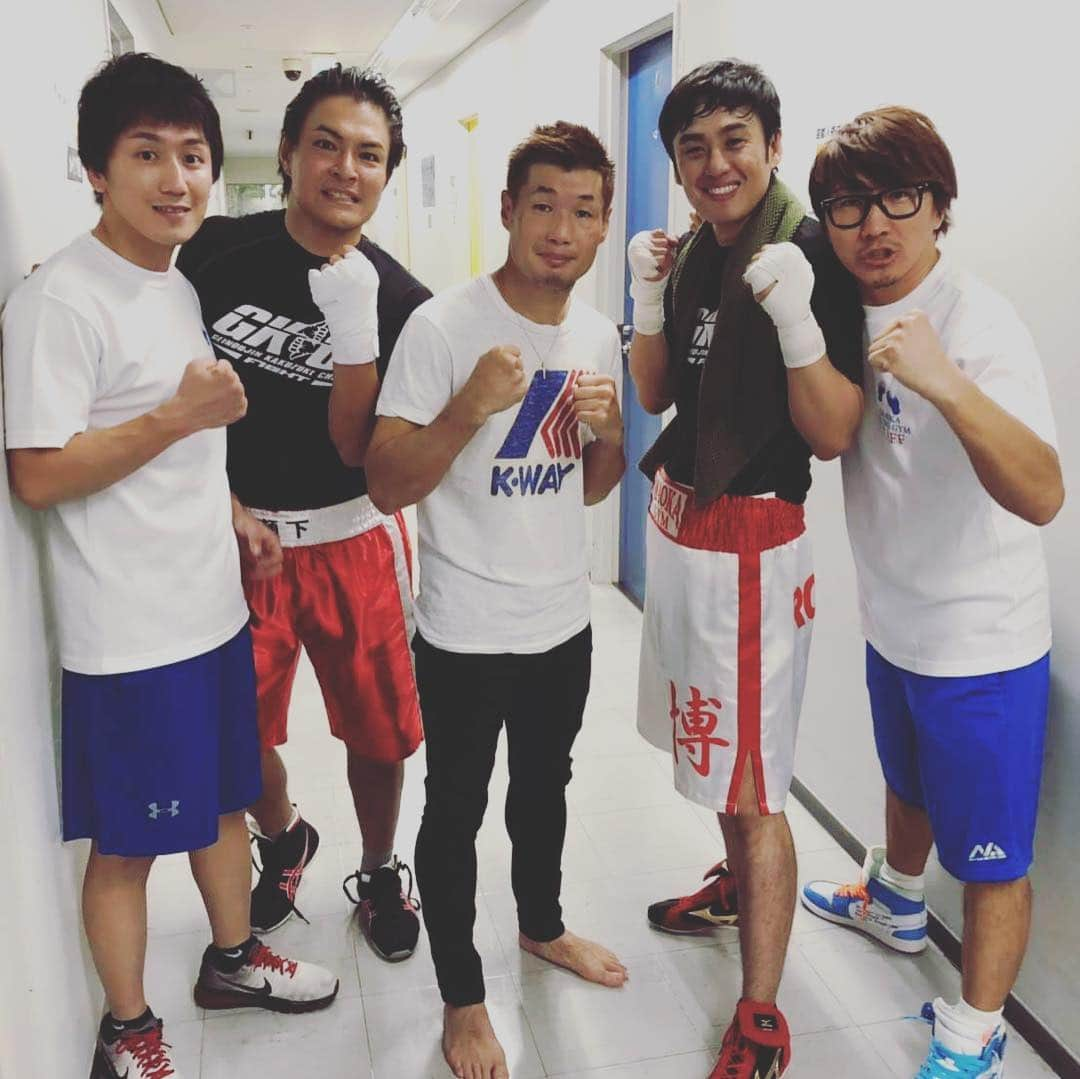 瀬下豊さんのインスタグラム写真 - (瀬下豊Instagram)「芸能人格付けチェック大予選会(朝日放送) 日　程：2019年1月1日(火) 時　間：16時15分～17時30分 司　会：浜田雅功  長谷川穂積 対戦芸人：庄司智春(品川庄司) ：瀬下豊(天竺鼠) ：山本博(ロバート) AV男優みたいな体だけでも観てください！ #芸能人格付けチェック #ボクシング対決 #長谷川穂積 さん #品川庄司庄司 さん #ロバート山本 さん #天竺鼠瀬下」12月30日 16時42分 - tjkseshita