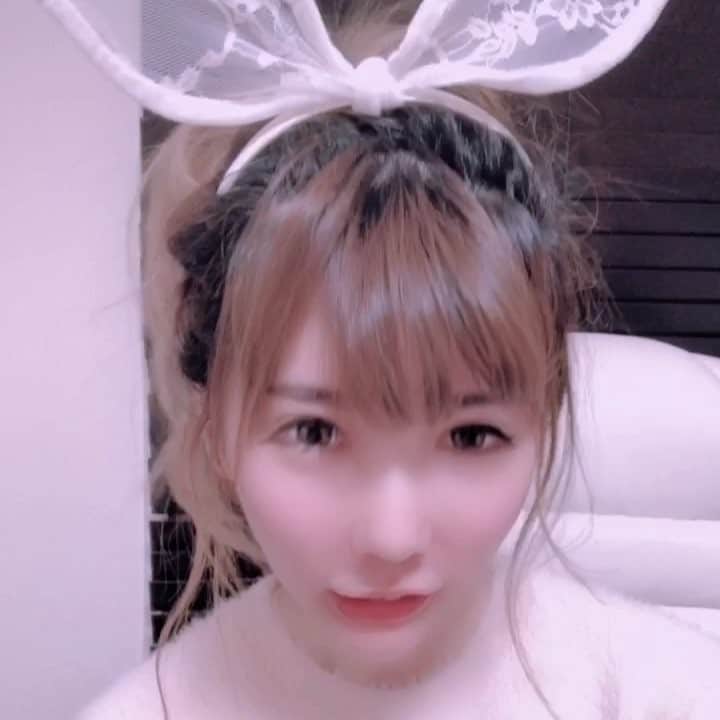 りんか社長のインスタグラム：「みんな年末なにしてるのかなあ ㊗️🎉🎊💖㊗️🎉🌸🎊💖 #tiktok #年末 #なにしてるの  #りんか社長  #liver #youtuber」
