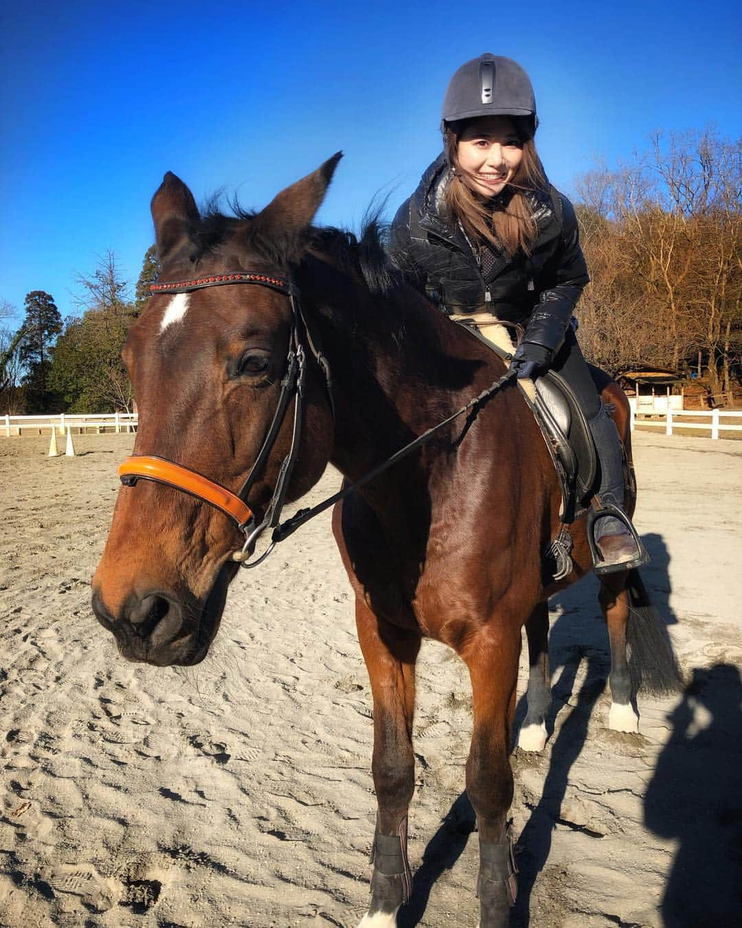 一木美里さんのインスタグラム写真 - (一木美里Instagram)「last riding a horse this year🌹 "The wind of heaven is that which blows between a horse’s ears"😘 . 乗り納めでした。 馬と走る、ってとても気持ちいい*☻*✨年末に気持ちもスッキリさせて 新しい年へ🌅 . . #animal#instaanimal#ridinghorse#unicorn#horsetherapy#horseriding#乗馬#馬術#乗馬レッスン#アニマルセラピー#ホースセラピー#エバーグリーンホースガーデン#evergreenhorsegarden」12月30日 18時32分 - misato_ichiki