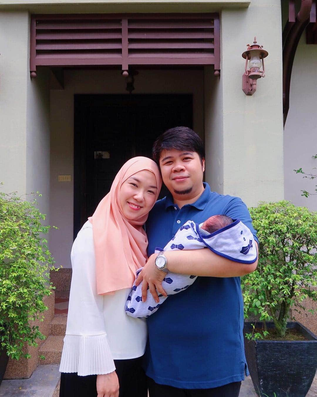 Risa Mizunoさんのインスタグラム写真 - (Risa MizunoInstagram)「2018 wrap up post is with the happy news from me and my husband❤️ We are very glad to announce that I delivered a baby boy in Malaysia at the end of September! Alhamdulillah. I focused on my pregnancy and to take care of the newborn baby after delivery and now I really enjoy mother life thanks to the great support from my husband and his family. I am so happy that finally I share this news with you all :) 2018 was just amazing for us, and looking forward to what will come to our family’s life in 2019. I hope yours will be a great one too! Inshallah  #japanesemuslim #japanesemuslimah #muslim #muslimah #japan #japanese #muslimahtokyo #malaysia #日本人ムスリム #日本 #マレーシア #マレーシア生活 #国際結婚 #海外子育て #🇲🇾 #🇯🇵」12月30日 19時19分 - muslimahtokyo