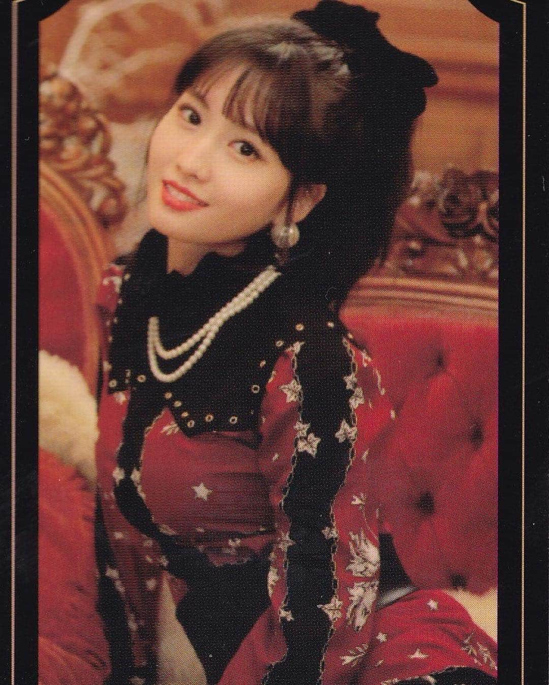 モモさんのインスタグラム写真 - (モモInstagram)「♡ [Scan] 181230 - “The Year Of Yes” Album Cards -  #MOMO #트와이스 #모모 #平井もも #もも #TWICE © ztothek」12月30日 19時46分 - momojype