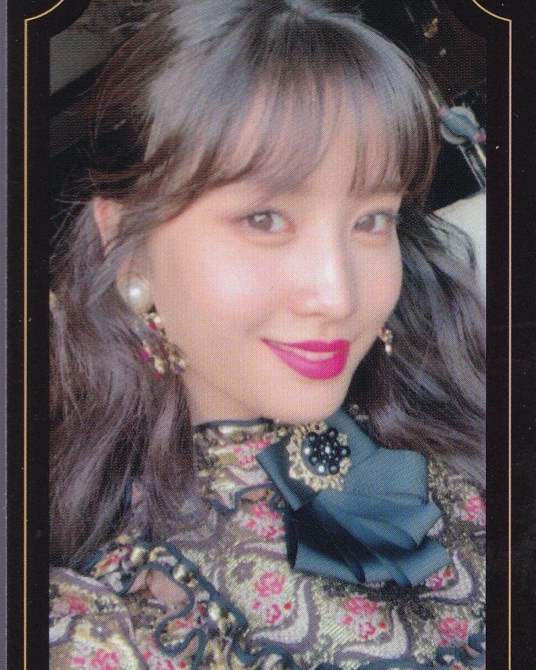 モモさんのインスタグラム写真 - (モモInstagram)「♡ [Scan] 181230 - “The Year Of Yes” Album Cards -  #MOMO #트와이스 #모모 #平井もも #もも #TWICE © ztothek」12月30日 19時46分 - momojype