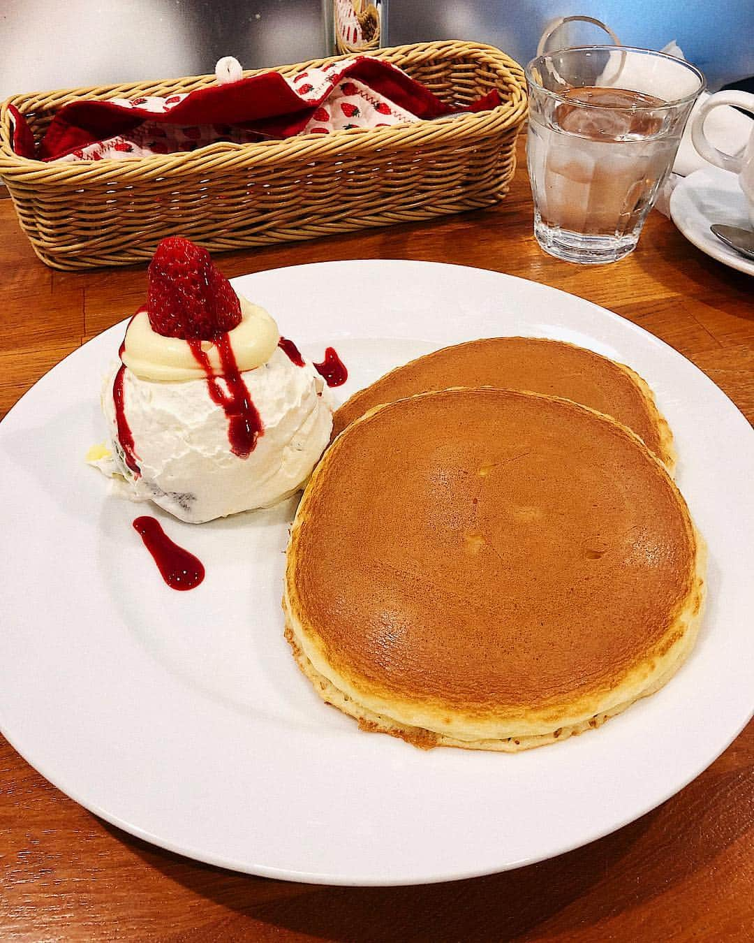 シャウラさんのインスタグラム写真 - (シャウラInstagram)「Yeeessssssss こちらが今日食べたパンケーキ。 #foodie #pancakes #foodporn #パンケーキ」12月30日 19時47分 - shaula_vogue