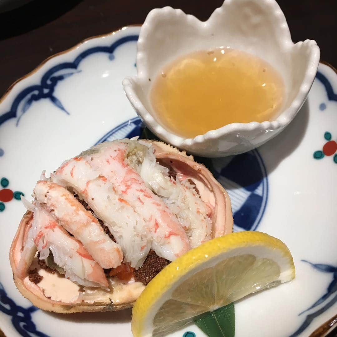 戸根千明さんのインスタグラム写真 - (戸根千明Instagram)「お忍びで福井県の方に美味しい物を食べに行きました！ また機会があれば福井に行きまーす #のどぐろ#香箱ガニ#カニ三昧#刺身激ウマ#福井寒すぎ」12月30日 20時01分 - aparente_49