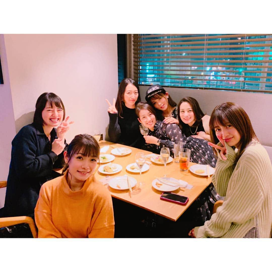 上野なつひさんのインスタグラム写真 - (上野なつひInstagram)「毎年恒例！ 事務所の忘年会💓どこ見渡しても美女ばかりの凄い忘年会です❣️あ、素敵メンも居ますw 華やかですね❤️ #ボックスコーポレーション  #忘年会 #坂下千里子 さん #逢沢りな #井桁弘恵 #沢井美優 #外岡えりか #上木彩矢 #英玲奈 #関口アナム  #田渕マネージャー」12月30日 20時46分 - natsuhi