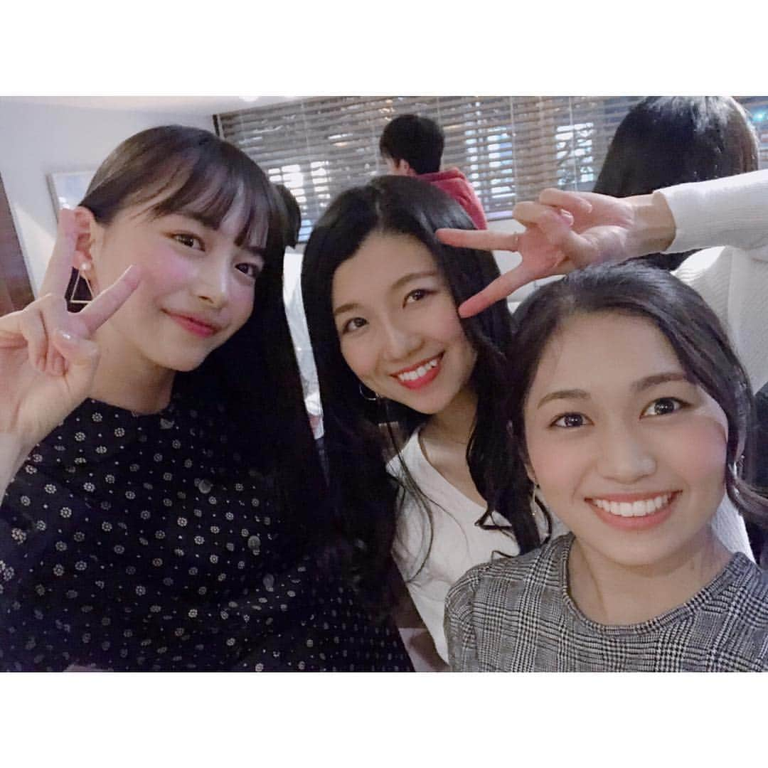 井桁弘恵さんのインスタグラム写真 - (井桁弘恵Instagram)「ㅤㅤㅤㅤㅤㅤㅤㅤㅤㅤㅤㅤㅤ 時間経っちゃったけど、 先日の事務所の忘年会の写真です❤︎ 毎年忘年会に参加すると、 来年もっと頑張ろうって気が引き締まります。 もちろん今年も。 いつの間にか年下の子も増えてて、素敵な先輩方ともお話しさせていただけて。 刺激的な会でした☺︎ #磯原杏華 （安定のきょんさん❤︎） #駒井蓮 ちゃん #浅野杏奈 ちゃん #華村あすか ちゃん #北向珠夕 ちゃん #井桁弘恵」12月30日 21時06分 - igetahiroe23