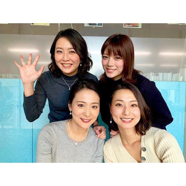 テレビ朝日アナウンサー公式さんのインスタグラム写真 - (テレビ朝日アナウンサー公式Instagram)「. 2018年、ありがとうございました💓 みなさまのお陰で、 カレンダー班も一年間、 一生懸命頑張ってくることができました😋 2020年カレンダーもご満足いただけるよう、 楽しく、ワクワクするカレンダーを作りたいと思っています！ 来年もどうぞよろしくお願い致します。 みなさま、良いお年をお迎えください。🙇‍♂ . #アナカレ2019 #アナウンサー #テレビ朝日 #テレビ朝日アナウンサー #矢島悠子 #本間智恵 #森葉子 #三谷紬 #一年間ありがとうございました #めざせ10000フォロワー」12月31日 7時59分 - tvasahi_announcers