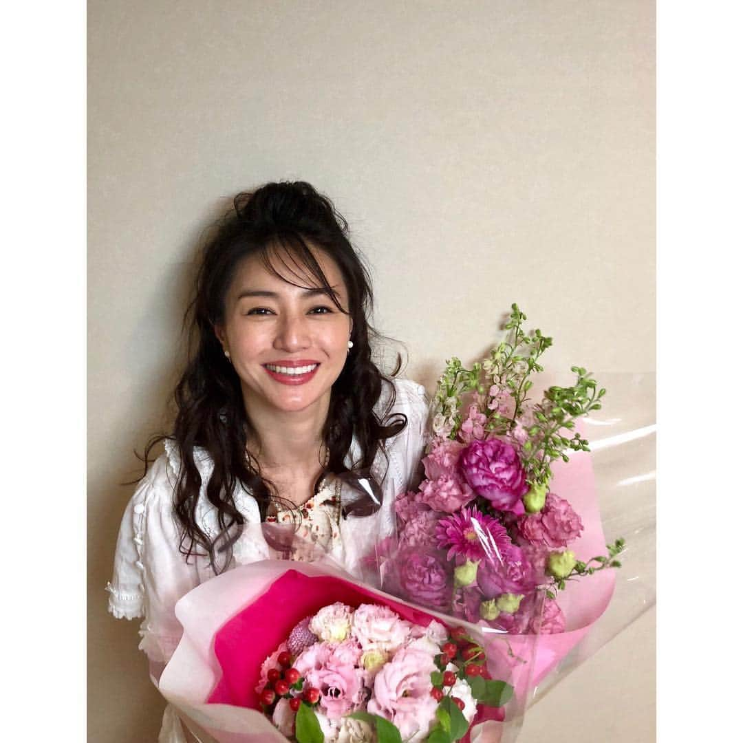 loin.officialさんのインスタグラム写真 - (loin.officialInstagram)「﻿ 菱本です。﻿ おはようございます。お久しぶりです。﻿ 大晦日の今日 「半分、青い」総集編放送ですって。あ、もうstart▶️！！﻿ お正月の準備の傍らお愉しみ頂けたら。﻿ ﻿ NHK 総合﻿ 12月31日(月)﻿ 『半分、青い。』総集編﻿ 前編午前8時20分〜9時48分﻿ 後編午前9時55分〜11時23分﻿ ﻿ ﻿ #ひしもっちゃんと呼ばれて#半分青い。﻿ #しあわせでした。#ありがとう﻿ ﻿ ﻿」12月31日 8時45分 - loin.official