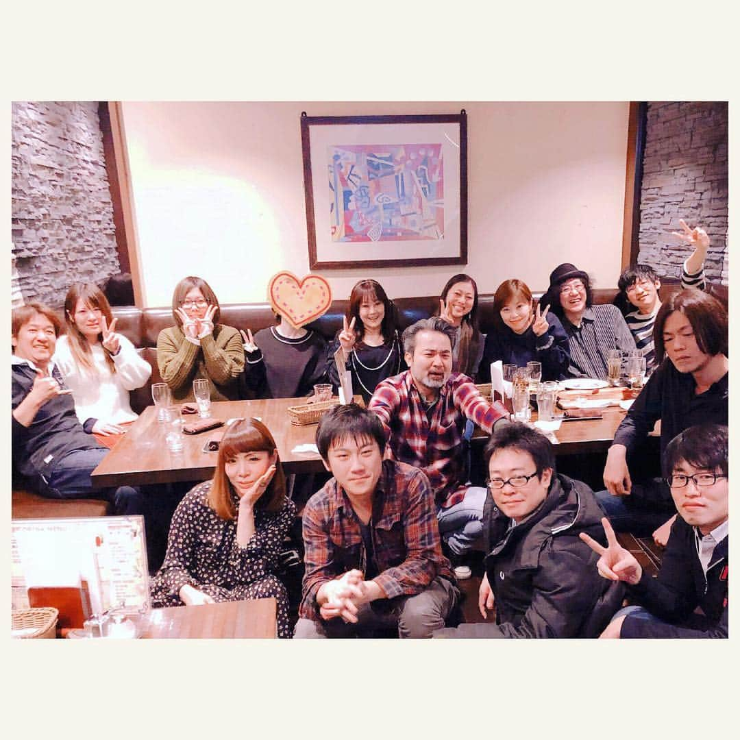 Liaさんのインスタグラム写真 - (LiaInstagram)「先日の忘年会、集合写真！！みんなあつまれ🎉 #来年もよろしく #忘年会2018 #お疲れ様でした #1stplace」12月31日 1時18分 - lia_vocalist