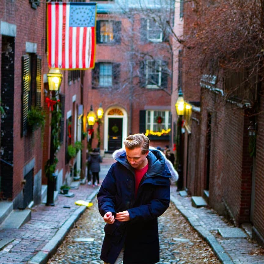 マイケル・ブラマンテのインスタグラム：「Boston is cool #Boston #acornstreet #old」