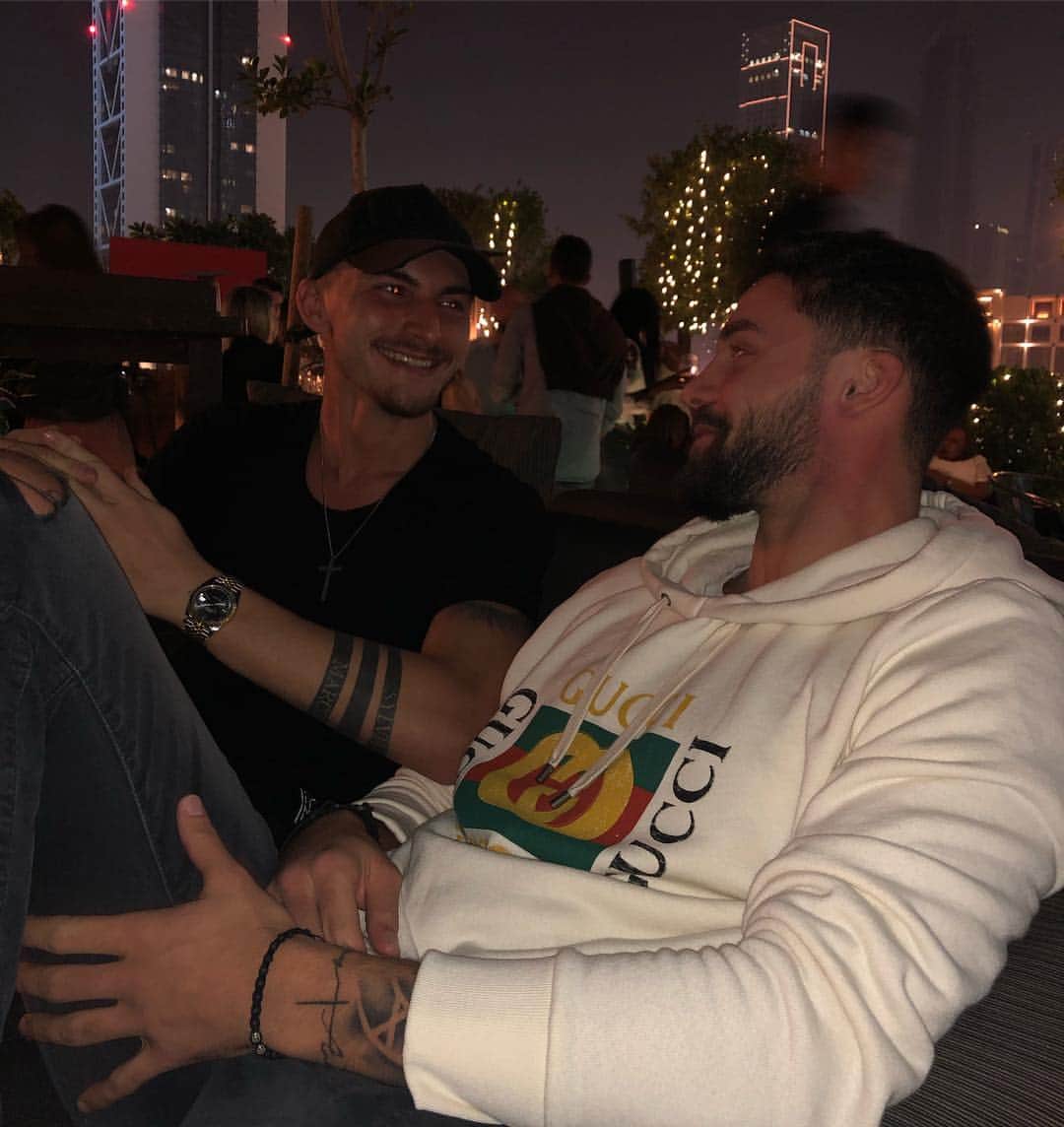 のインスタグラム：「Nice evening with my Bro 🤓😜#dubai#fun 📸 @lucienne__ 😁」