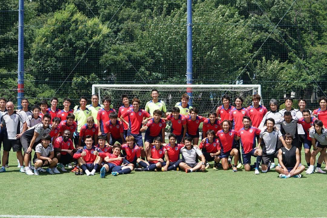 山田将之さんのインスタグラム写真 - (山田将之Instagram)「2018年、たくさんの応援ありがとうございました！！ と、同時に2年間お世話になったチームを離れます！！ . 本当にキャリアのスタートがここでよかった！😊 このリリースが出た時にたくさんの方から応援の言葉をかけてもらい、本当に嬉しかったです！ 僕は絶対に今の気持ちを忘れないし期待に応えたいと思っています。 ありがとうございました！！ .  #FC東京 #fctokyo #山田将之 #No36 #No22」12月31日 16時59分 - masayuki36