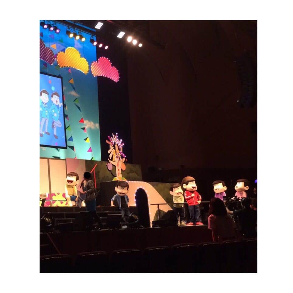 遠藤綾さんのインスタグラム写真 - (遠藤綾Instagram)「* おそ松さんのイベントのリハーサル風景。 カラ松、お前は本っっ当にカラ松だな！！ よいお年を〜🎍 #おそ松さん」12月31日 17時15分 - e_aya217