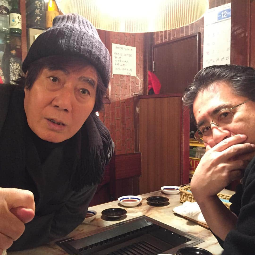 村西とおるさんのインスタグラム写真 - (村西とおるInstagram)「‪数日前、神楽坂の焼肉店へ。35年前AV黎明期、この店によく来ていた。焼肉を食べる金がなく豚足ばかりを頼んでいた。それを店主は「監督はライスばかりを頼んだ」と言う。どこの世界に焼き肉屋に来てライスだけを頼むバカがいる、と言い合いに。しかこの店主は運気がいい、AV時代にここから華が咲いた‬」12月31日 17時59分 - muranishi_toru