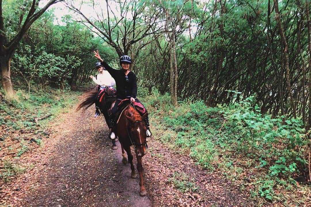西村いちかさんのインスタグラム写真 - (西村いちかInstagram)「映画のロケ地見てきた❤︎ 私が乗った馬はブルーレイさん🐴だったような気がする🐴 #記憶力 #kualoa #hawaii #horsebackriding #instagood #乗馬」12月31日 18時12分 - ichika_nishimura