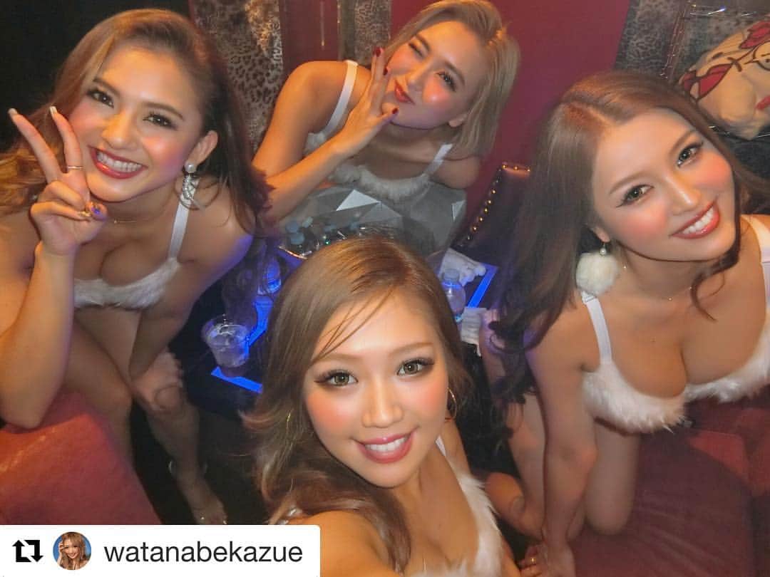 のインスタグラム：「かずえさんのリポストさせて頂きます🙇‍♀️💕 年末のこの時期に…こんな有難い文章読んだら感動でポロリ…です…😭‼️💖 TeamKでデビューさせて頂いてから もう3年？くらい経つかな。。本当に力不足な私を日々成長させてくれるチームK ３人の先輩方です。2019年も4人で、そしてチームで、更に飛躍のできる一年になるよう、私も精一杯がんばります！ PS. 昨日撮ったこの写真お気に入り😍 #Repost @watanabekazue with @get_repost ・・・ 今年一番、ハードなお仕事も楽しいお仕事も心に残るお仕事も全て一緒に頑張ってきた TeamKのみんな😌 お休みがほとんど無くて練習、イベント、ライブなど続いてハードで眠れなかった時期も全て一緒に過ごしてきて、しんどい事も、悔しい事も、楽しかった事も、全部を一番わかり合ってきた仲間です☘️💕 TeamKデビューの『Super Girl』を聴いて、今でもふと、いろんなみんなで頑張ってきた感情思い出して初心を取り戻してます👍 やってきた事はひとつひとつ、小さな事も全て無駄にはならない‼️人生もそうやと思う🌅 だから来年も、突っ走っていくしかないのですね！！！！💪 来年も、みなさま TeamKをよろしくお願い致しますっっ(｀・∀・´)✨ . #cyberjapan #cyberjapandancers #サイバージャパン #サイバージャパンダンサーズ #TeamK #チームK」