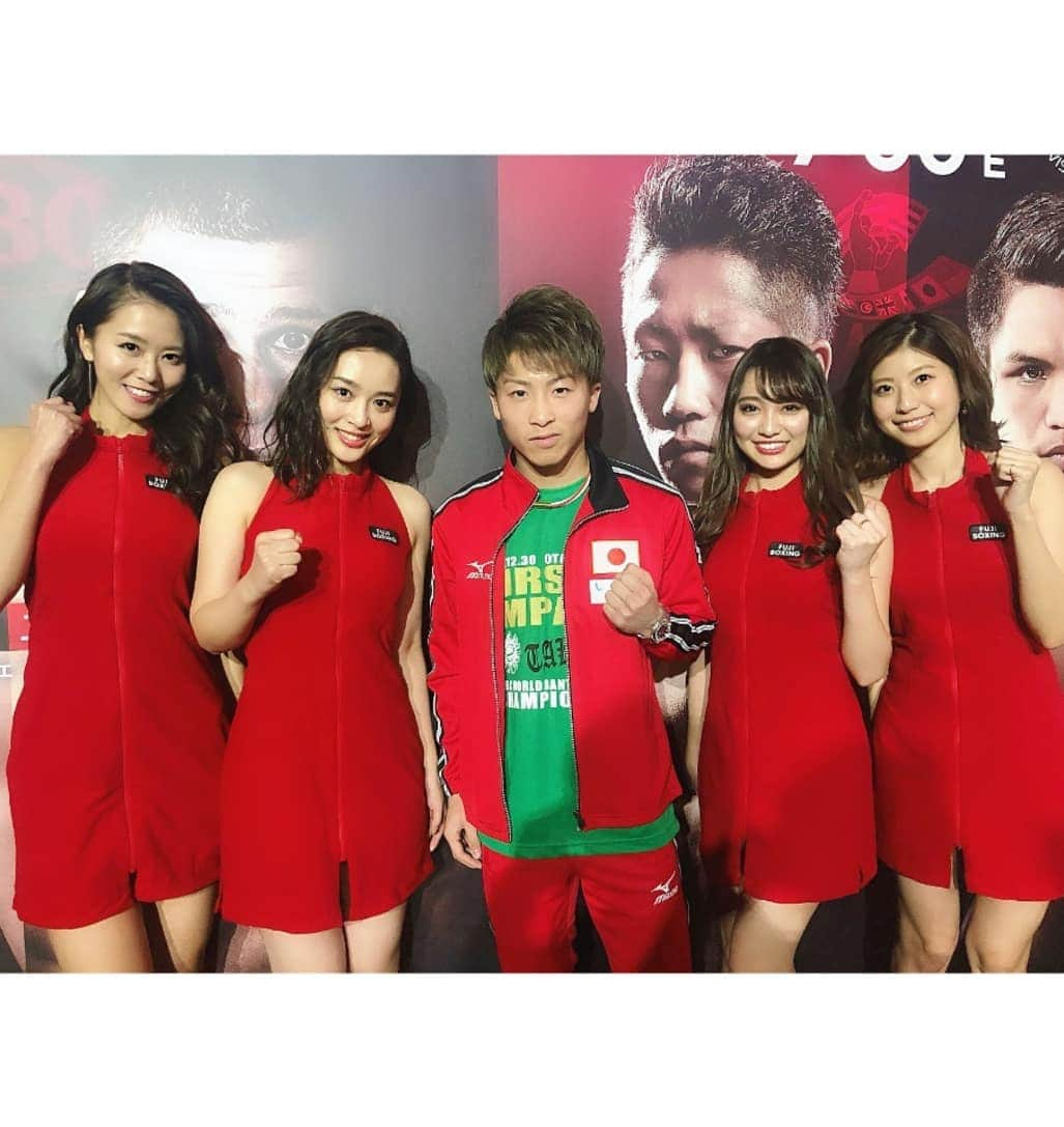 佐野真彩さんのインスタグラム写真 - (佐野真彩Instagram)「先日の #WBSS で大活躍された #井上尚弥 選手と🥊 70秒KOかっこよすぎました✨✨ ・ #ボクシング #boxing #japanesegirl  #格闘技 #年末  #fighter  #ラウンドガール #佐野真彩」12月31日 10時25分 - sano.maya