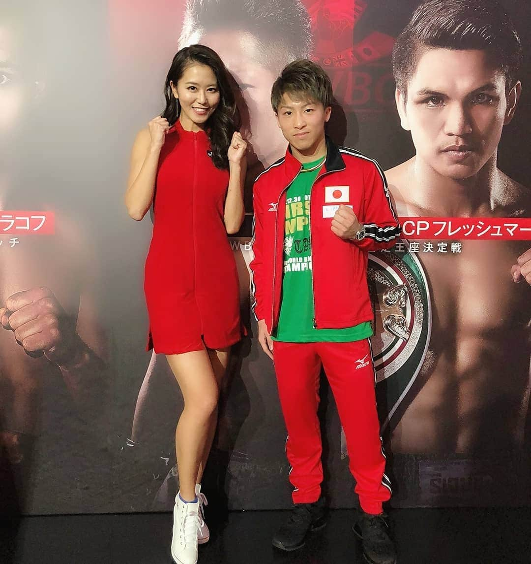 佐野真彩さんのインスタグラム写真 - (佐野真彩Instagram)「先日の #WBSS で大活躍された #井上尚弥 選手と🥊 70秒KOかっこよすぎました✨✨ ・ #ボクシング #boxing #japanesegirl  #格闘技 #年末  #fighter  #ラウンドガール #佐野真彩」12月31日 10時25分 - sano.maya