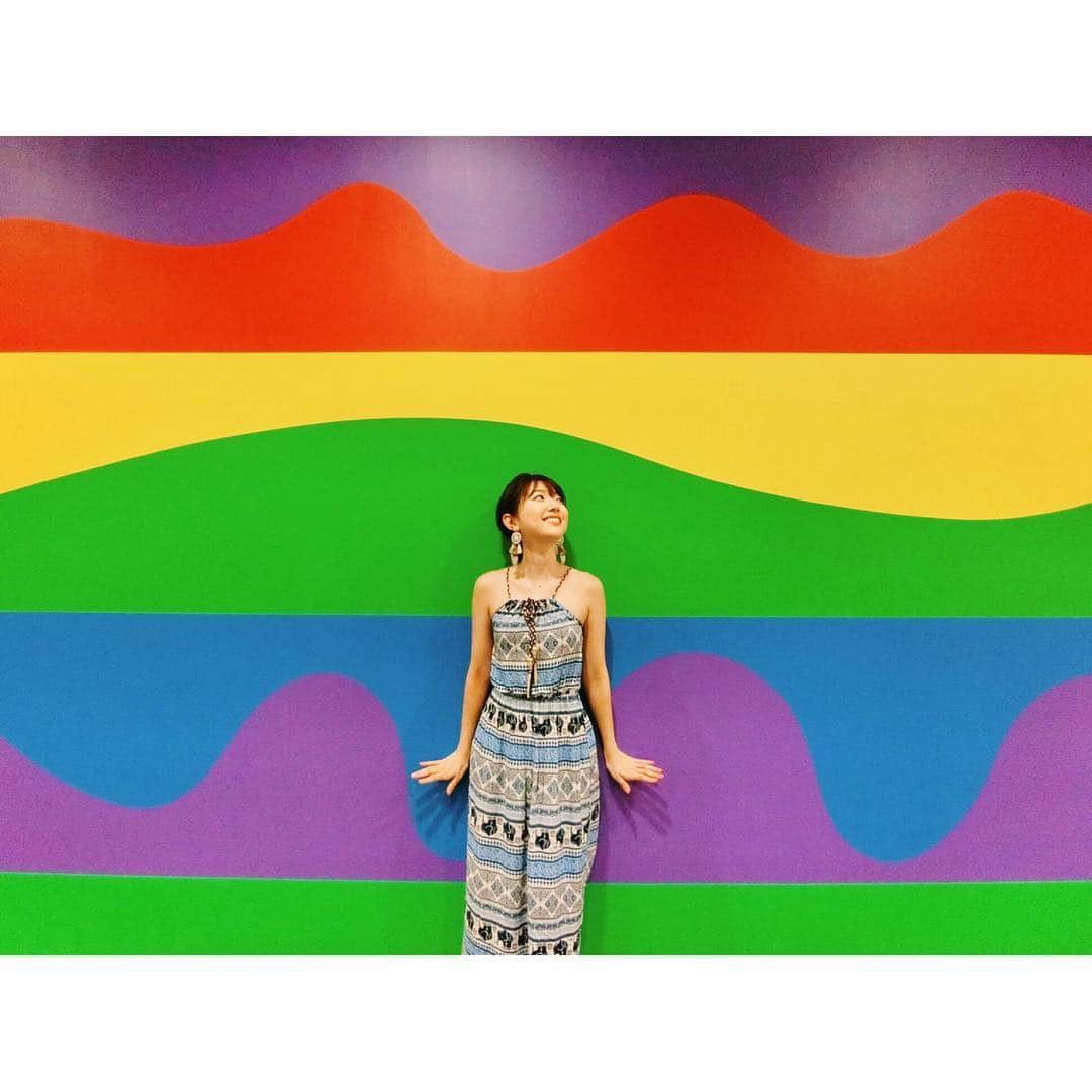 的場絢香さんのインスタグラム写真 - (的場絢香Instagram)「#20181230﻿ ﻿ colorful city🌈﻿ ﻿ シンガポールの街並み、﻿ カラフルでかわいい〜❤︎﻿ アートがいっぱい！﻿ ﻿ ___________________________ #マトバの海外旅行記 #🇸🇬 #シンガポール #カラフル #singpore #colorful」12月31日 10時54分 - ayaka_matoba