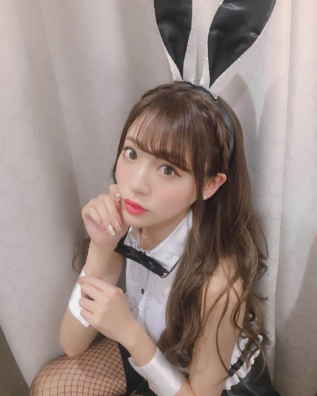 志田友美（ゆうみん）さんのインスタグラム写真 - (志田友美（ゆうみん）Instagram)「新体制になって初めてのツアー❤👯‍♀️ ファイナルは関西で😍 年末ギリギリまでライブができて最高でした😊ありがとう！ そして仕事納め🥺✨早急に岩手帰るどー🐸 #live #japanesegirl #instagood #bunnygirl #2018 #instadaily」12月31日 11時48分 - yuumi_shida