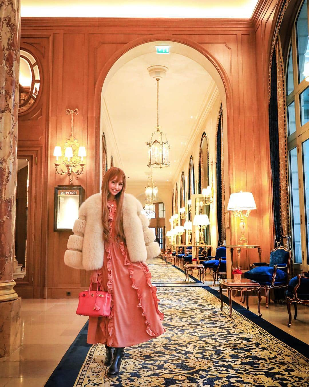 愛沢えみりさんのインスタグラム写真 - (愛沢えみりInstagram)「. Ritz Paris🏰🇫🇷 朝食食べに行ったよ🍰🍽 和食あるからいつも来る❤︎ 朝からルンルンだったよ💓 . . #RitzParis#paris#France#Emiriawiz#HERMES#chanel」12月31日 11時49分 - emiri_aizawa