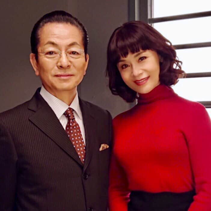 大地真央さんのインスタグラム写真 - (大地真央Instagram)「右京さんと瞳子（とうこ）🎶 水谷豊さんと初めてご一緒させていただきました！ 優しくて、ユーモアたっぷりで、 とっても素敵な方（＾Ｏ＾☆♪ 待ち時間にお聞きするお話が最高〜に面白い💮 「相棒元日スペシャル・ディーバ」 是非、ご覧ください‼  #相棒元日スペシャル 21時〜📺👬 #元日 🐗  GOODの44…(^_^)v #ディーバ 🌹D🦷…(^_^)v #水谷豊 #杉下右京 ☕ #神崎瞳子 🎙♪🇫🇷 🥫先🧴後…(^_^)v #大晦日 🐕 oh味噌か！…(^_^)v #よいお年を … 🙇‍♀ #大地真央 #MAODAICHI」12月31日 11時54分 - daichimao_official