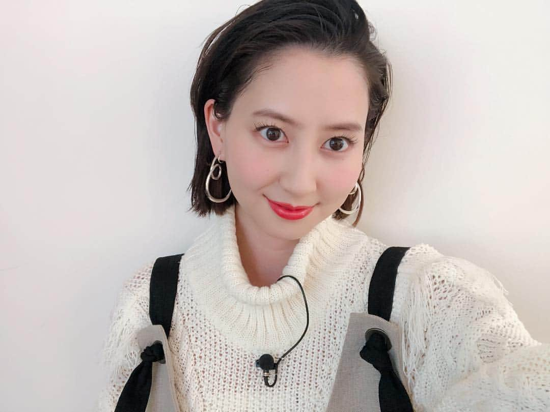 河北麻友子さんのインスタグラム写真 - (河北麻友子Instagram)「FASHION SWEATER: UNITED TOKYO DRESS: Ezumi EARRINGS: ENASOLUNA sow HEELS: DIANA #FASHION #衣装 #１年間ヒルナンデスを見てくれて #ありがとう」12月31日 12時17分 - mayukokawakitaofficial